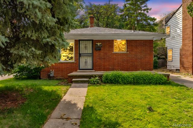 front view picture of 17207 Archdale Street, Detroit, MI. 48235