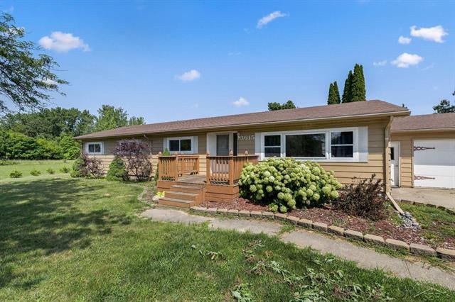 front view picture of 3615 State St Road, Bay City, MI. 48706