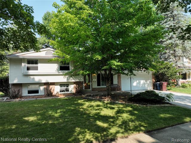 front view picture of 3212 Lockridge Drive, Ann Arbor, MI. 48108