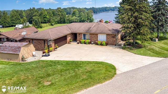 front view picture of 4564 Hamilton Way, Gladwin, MI. 48624