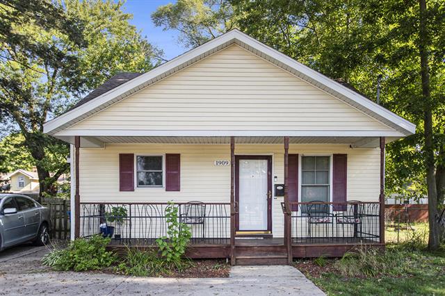 front view picture of 1909 E Cork Street, Kalamazoo, MI. 49001