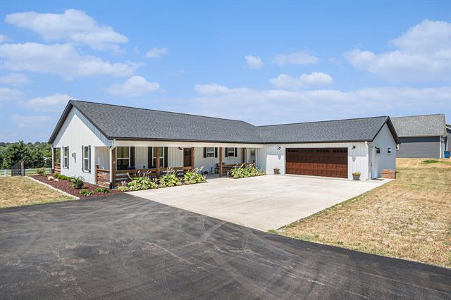 front view picture of 625 Orchard Street, Lawton, MI. 49065