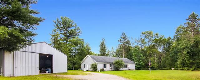 front view picture of 1862 W 16 Road, Mesick, MI. 49668