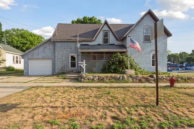 front view picture of 627 S Chestnut Street, Reed City, MI. 49677