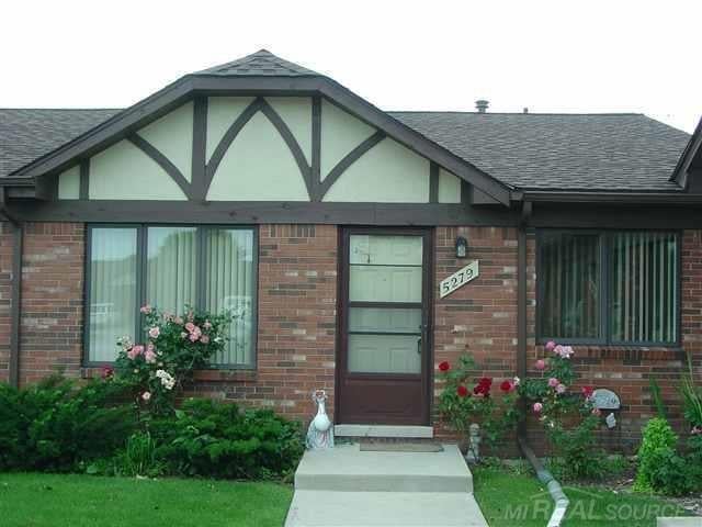 front view picture of 5279 E. 11 Mile Road, Warren, MI. 48092