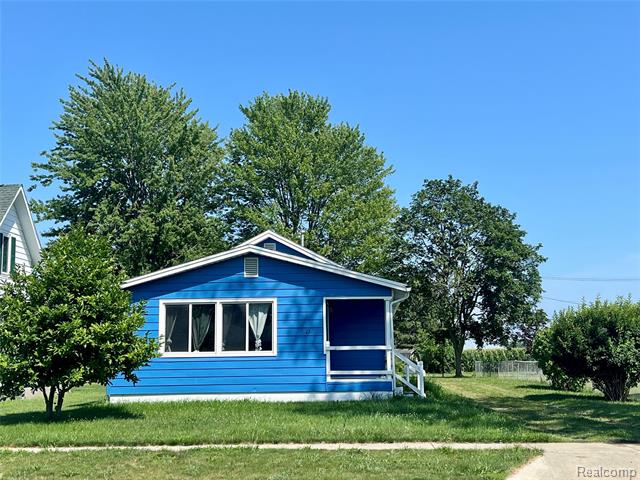 front view picture of 23 S Frank Street, Pigeon, MI. 48755