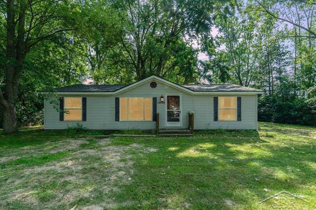 front view picture of 1404 N Texas Lane, Midland, MI. 48642