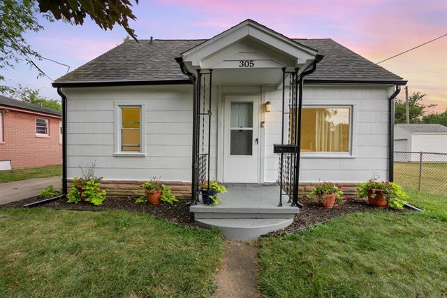 front view picture of 305 Marston Street, Bay City, MI. 48706