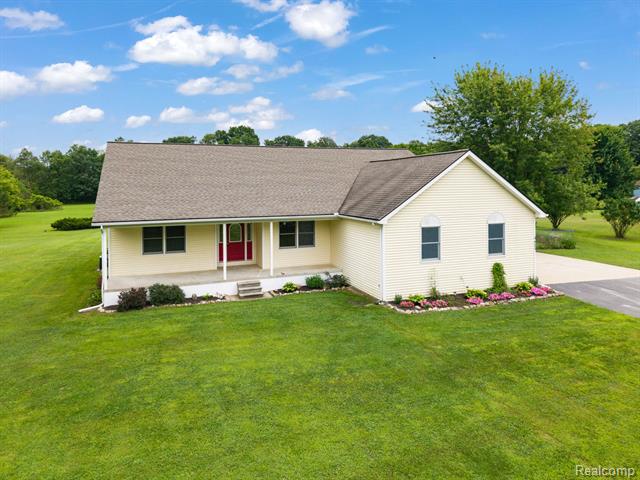 front view picture of 4653 6 Mile Road, South Lyon, MI. 48178