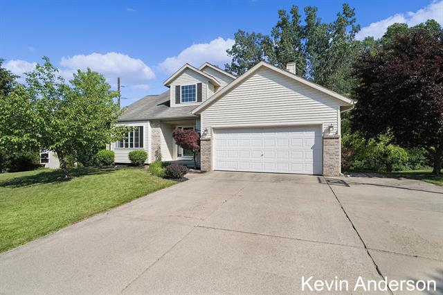 front view picture of 232 Glendale Drive Ne, Rockford, MI. 49341