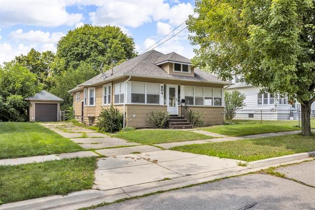 front view picture of 804 Hibbard Avenue, Jackson, MI. 49202