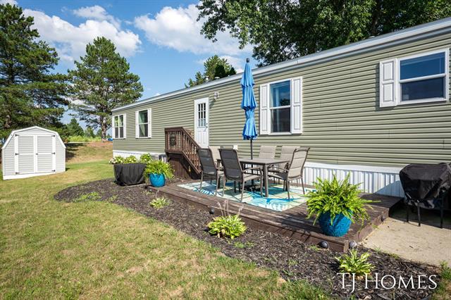front view picture of 7300 Maize Drive Ne, Belmont, MI. 49306