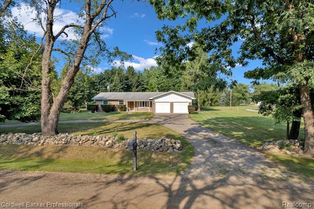 front view picture of 3252 Hosner Road, Dryden, MI. 48428