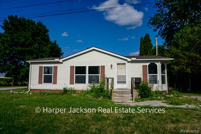 front view picture of 501 S Saginaw Street, Durand, MI. 48429