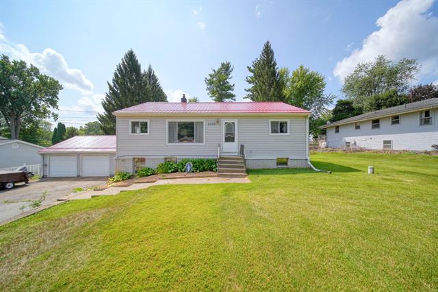 front view picture of 2100 N Cloverhill Road, Jackson, MI. 49201