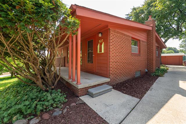 front view picture of 827 Westwood Avenue, Ann Arbor, MI. 48103