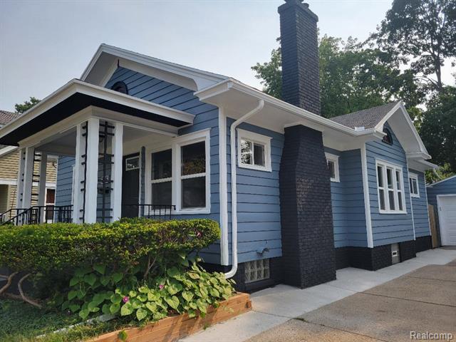 front view picture of 236 Elvin Court, Lansing, MI. 48912