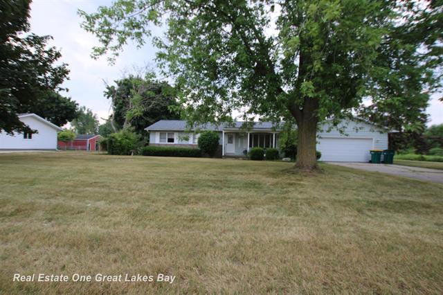 front view picture of 2002 Cass Avenue, Bay City, MI. 48708