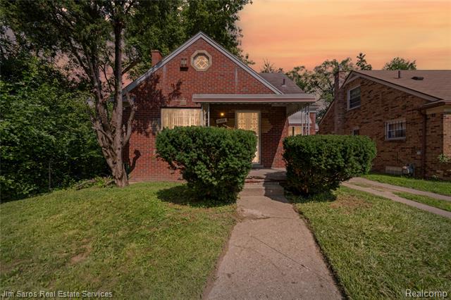 front view picture of 18500 Warwick Street, Detroit, MI. 48219