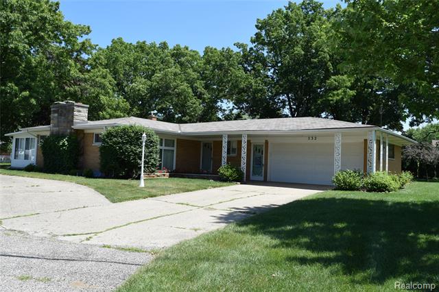 front view picture of 532 James Connis Drive, Flushing, MI. 48433