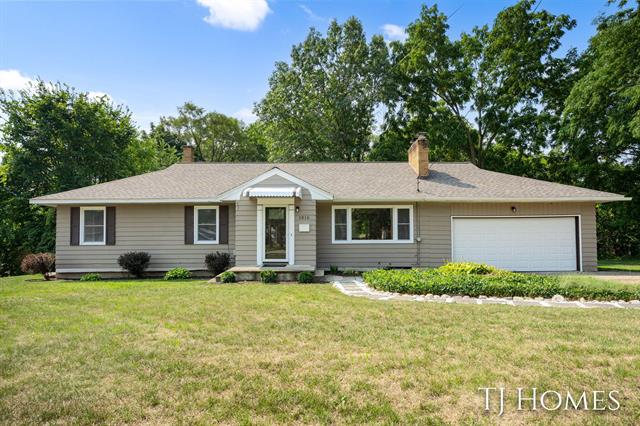 front view picture of 1816 Fourth Street Nw, Grand Rapids, MI. 49504