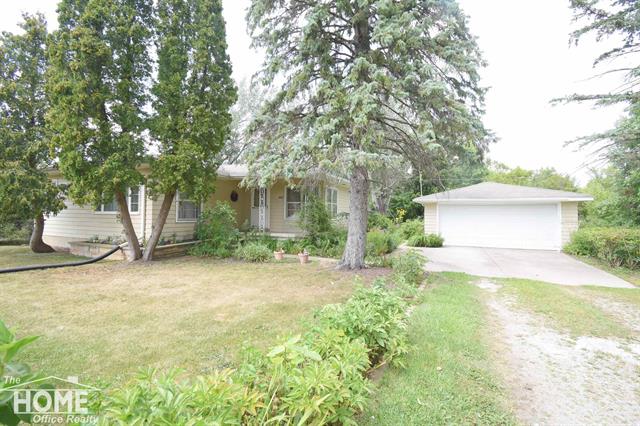 front view picture of 3006 W M-21 Road, Owosso, MI. 48867