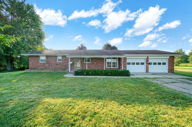 front view picture of 5875 Us-127, Addison, MI. 49220