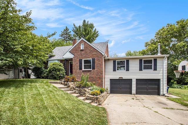 front view picture of 2106 Chaparral Street, Kalamazoo, MI. 49006