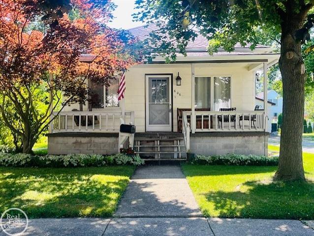 front view picture of 606 N 6Th Street, Saint Clair, MI. 48079
