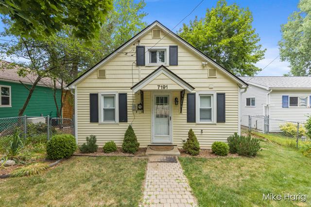 front view picture of 7191 Belding Road Ne, Rockford, MI. 49341