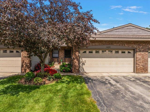 front view picture of 1409 8Th Street Nw, Grand Rapids, MI. 49504