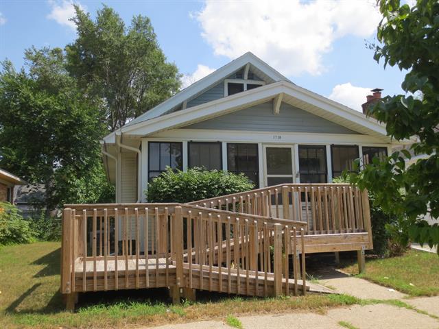 front view picture of 1718 5Th Street, Muskegon, MI. 49441