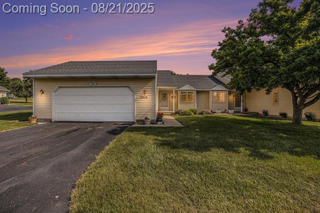 front view picture of 2910 Parkside Dr Drive, Jenison, MI. 49428