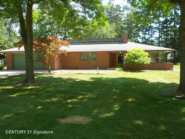 front view picture of 41 Benton Road, Saginaw, MI. 48602