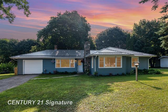 front view picture of 319 S M-18 Road, Gladwin, MI. 48624