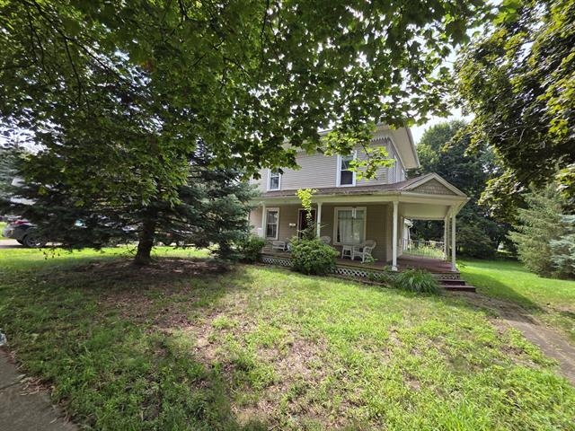 front view picture of 832 E Michigan Avenue, Marshall, MI. 49068