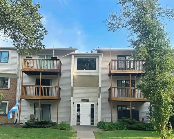 front view picture of 30052 W 12 Mile Road, Farmington, MI. 48334