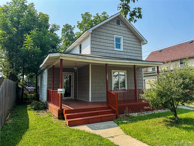 front view picture of 105 W Oakland Street, Durand, MI. 48429