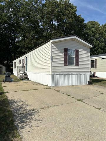 front view picture of 1418 Saskatoon Avenue, Muskegon, MI. 49441