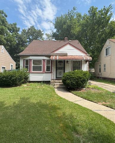 front view picture of 19320 Grandville Avenue, Detroit, MI. 48219
