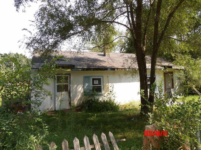 front view picture of 3366 Riverside Road, Benton Harbor, MI. 49022