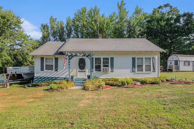 front view picture of 8663 Little Paw Paw Avenue, Watervliet, MI. 49098