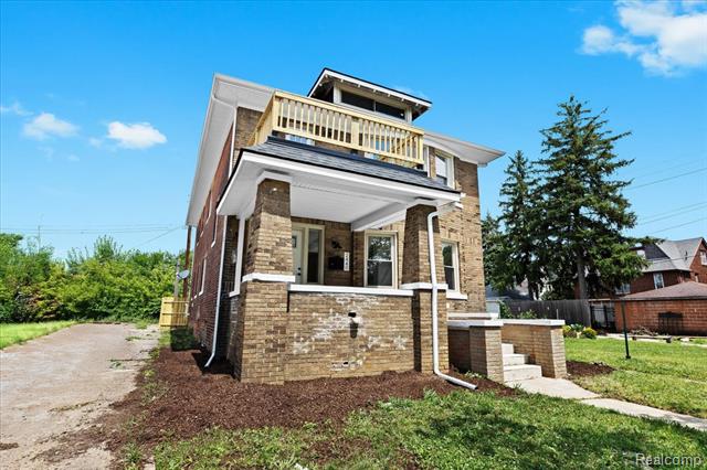 front view picture of 2440 Taylor Street, Detroit, MI. 48206