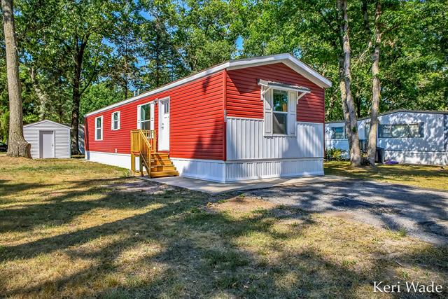 front view picture of 3450 Spruce Street, Twin Lake, MI. 49457