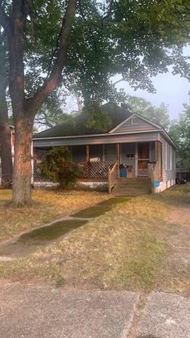 front view picture of 15 E Lincoln Avenue, Muskegon, MI. 49444