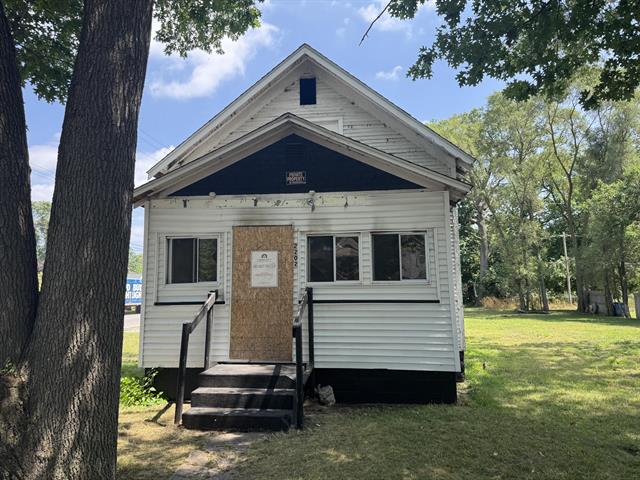 front view picture of 2202 Hoyt Street, Muskegon, MI. 49444