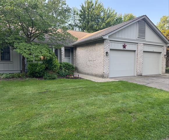 front view picture of 33 Skyline Circle Nw, Grand Rapids, MI. 49504
