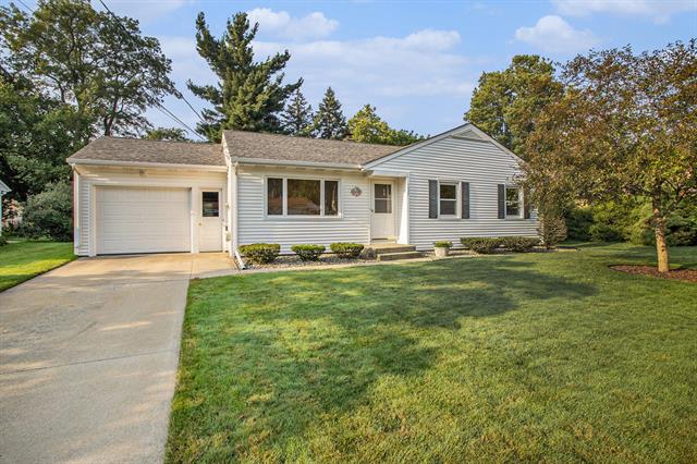 front view picture of 1025 Par 4 Road, Kalamazoo, MI. 49008