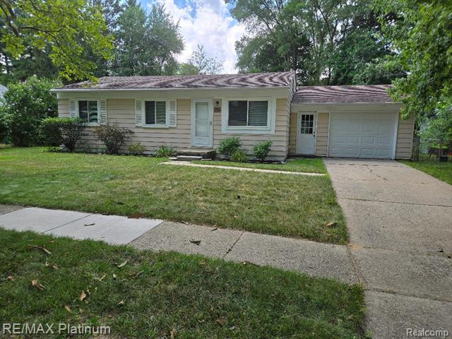 front view picture of 796 Devonshire Boulevard, Brighton, MI. 48116