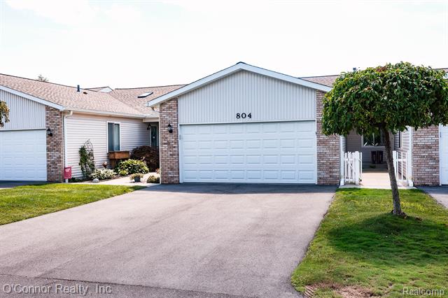 front view picture of 804 Crystal Lane, Marysville, MI. 48040